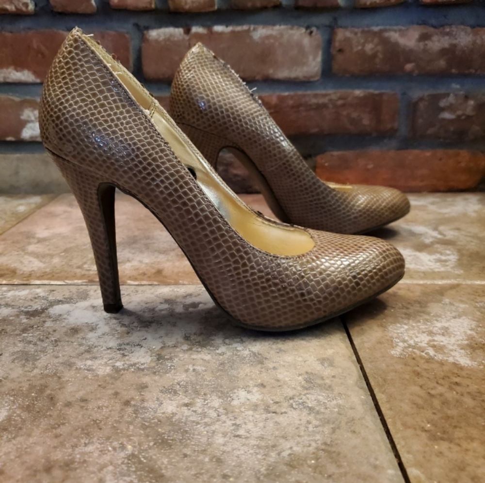 STEVE MADDEN PUMPS